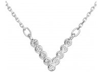 Stříbrný náhrdelník s devíti čirými zirkony
