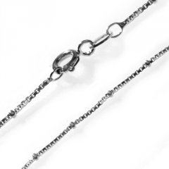 Hranatý stříbrný náhrdelník s minikuličkami