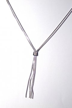 Stříbrný náhrdelník - čtvercový motiv na řetízcích