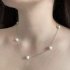 Stříbrný náhrdelník s pěti bílými sladkovodními perlami